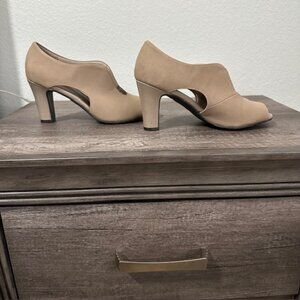 Life Stride Carla Pump Peep Toe, Taupe, Size 8